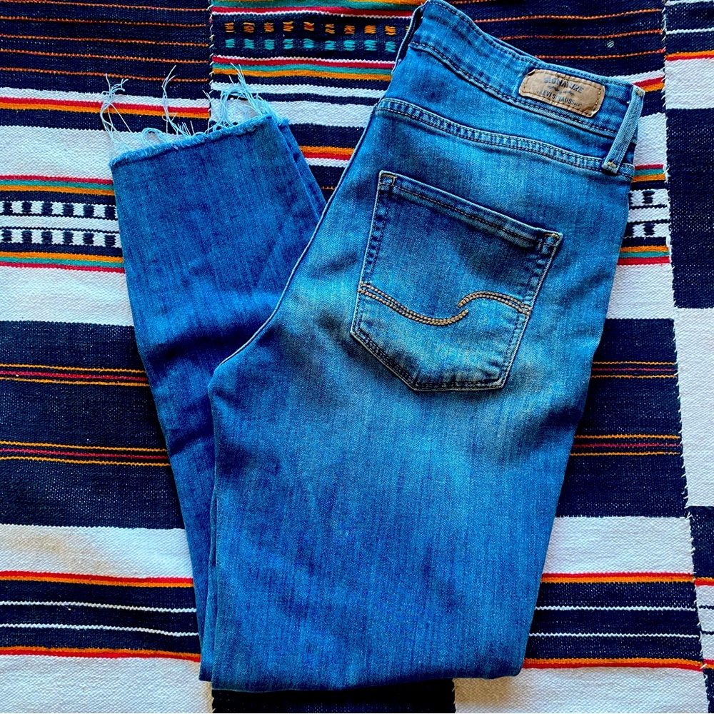 Levi’s High Rise Ankle Skinny Denim Jeans. Distressed style. Size 6..  28/25.